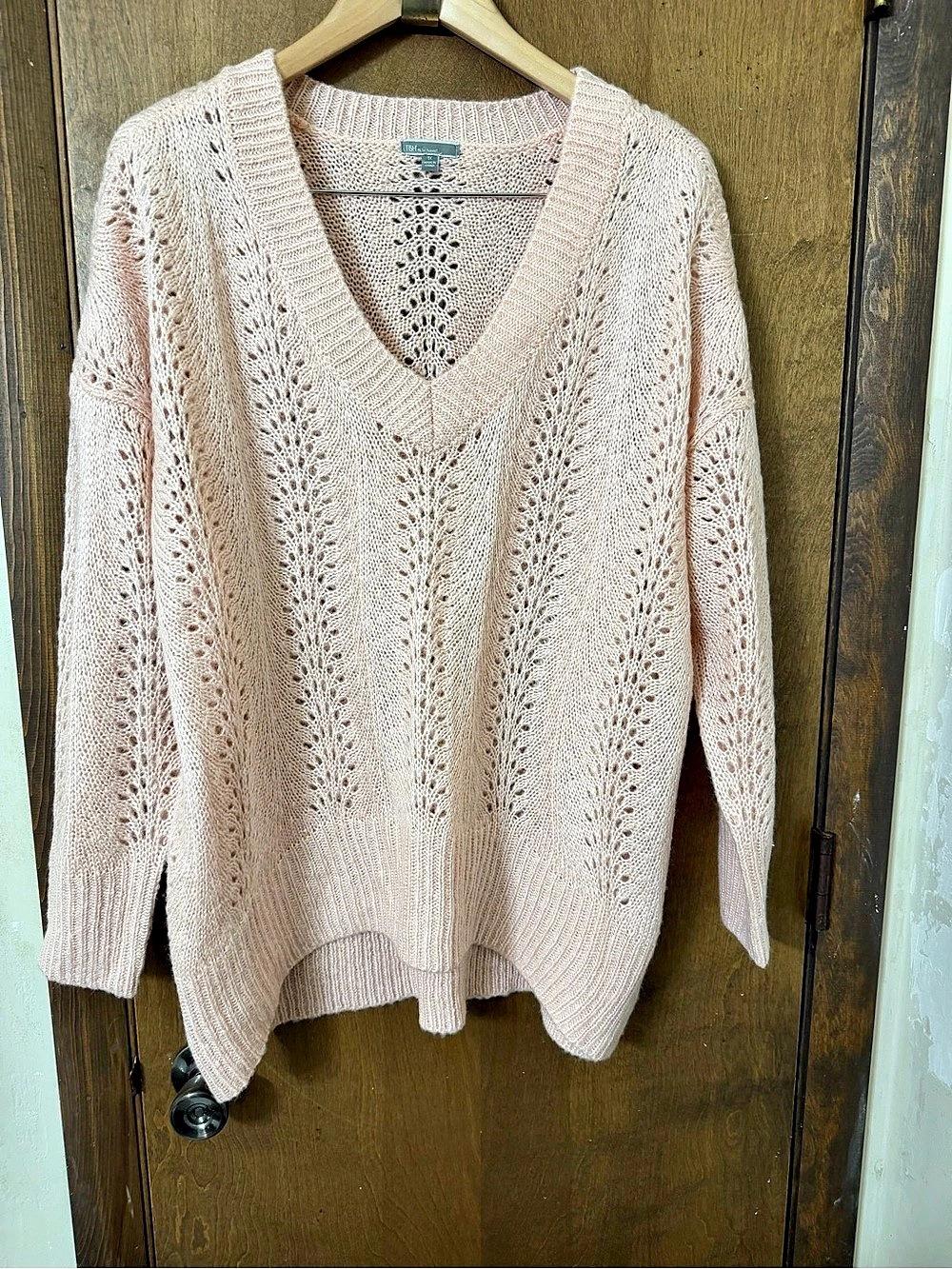 TBH Women's 1X V-Neck Knit Sweater Pink
